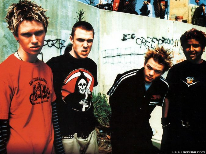 15 éve debütált nagylemezen és tarolta le a Billboard listáit az All Killer, No Fillerrel a Sum 41