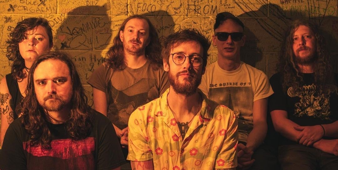 A világ által hátrahagyottaknak, a társadalomból kivetetteknek címezi új lemezét a Thou