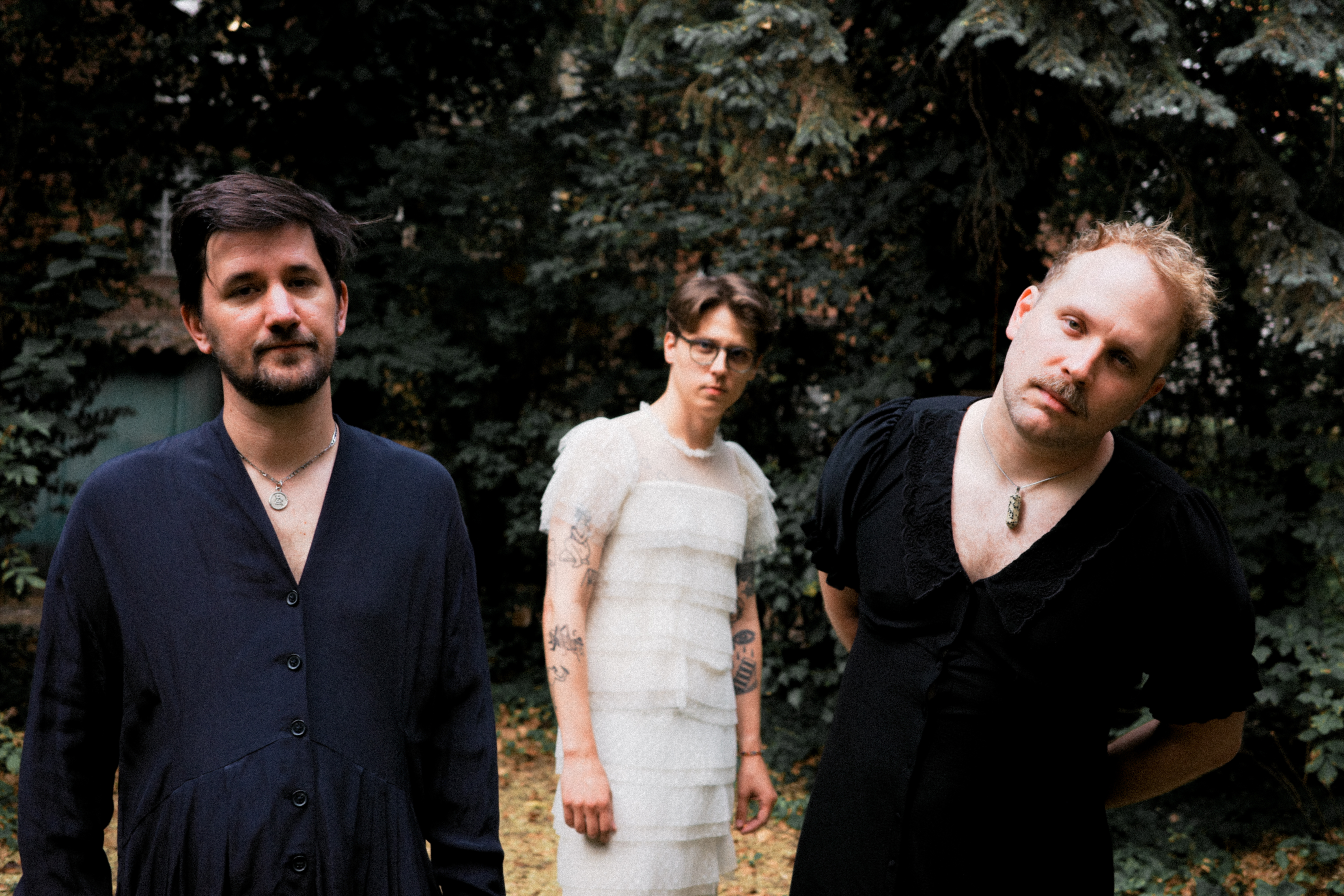 Az anyagi biztonság elérhetetlenségébe való belenyugvás dala - Berriloom and the Doom-premier