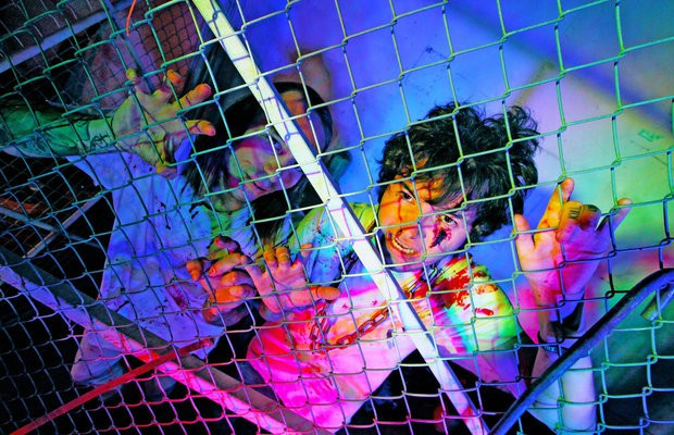 Sajnos valamiért új dalt adott ki a világ legrosszabb zenekara, a BrokenCYDE  - vannak dolgok, amik 2015-ben is vállalhatatlanok