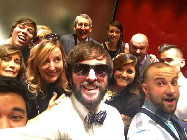 A nap, amikor az August Burns Redet tűzoltók mentették ki egy elakadt liftből