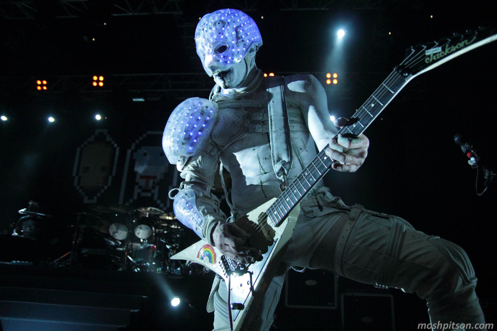 Ez történik veled, ha a Limp Bizkit gitárosával akarsz a színpadon szelfizni