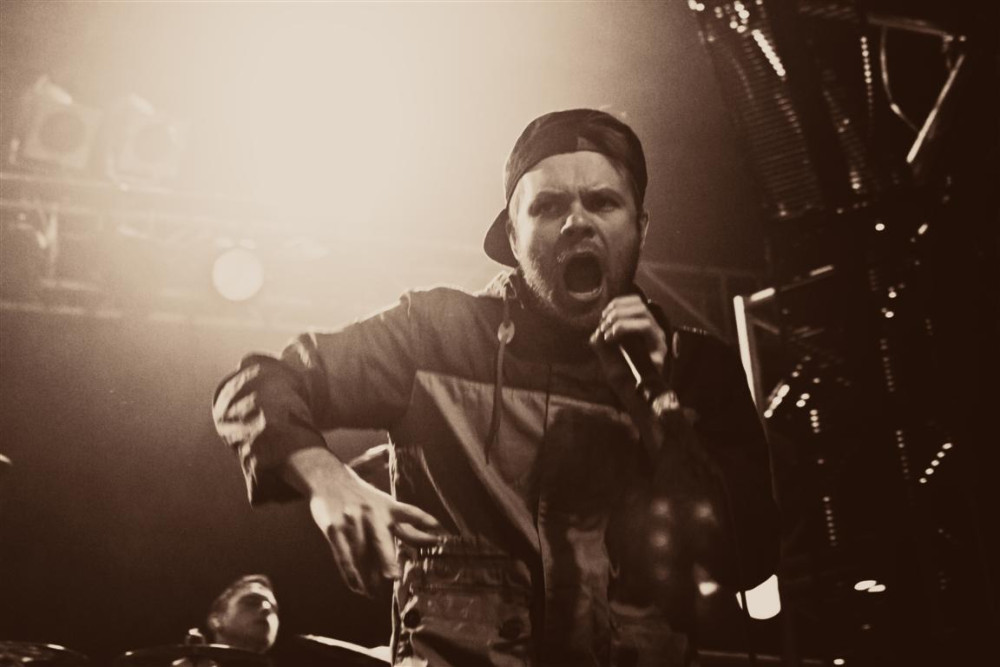 "Azt mondanám a fiatalkori önmagamnak, hogy ne csak egy típusú zenét hallgasson" - Rou Reynolds (Enter Shikari)