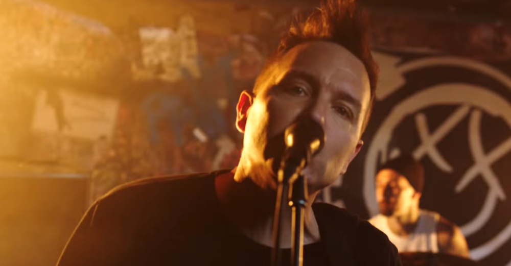 Bored to Death - végre megérkezett a blink-182 első videója Matt Skibával!