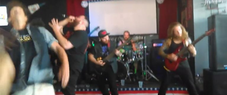 Ezért ne menj öreg rockerként deathcore pitbe