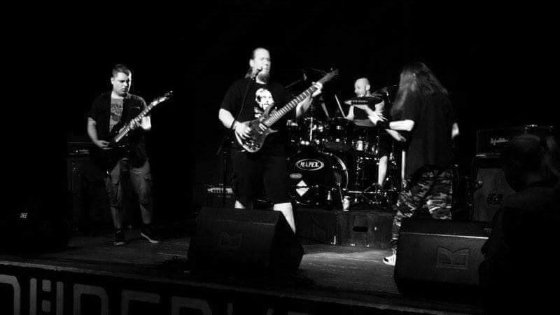 Sötéten zakatoló dallal debütál a Blissful Lunacy