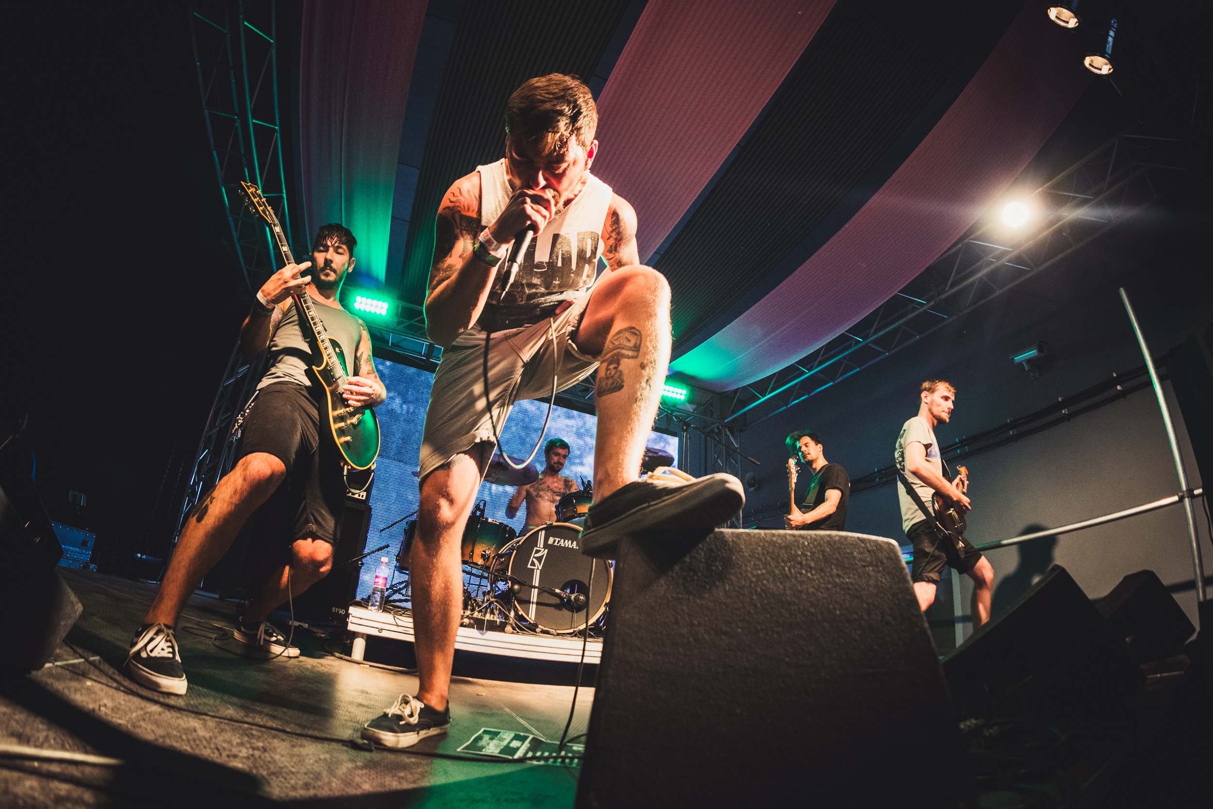 Az elhazudott rendszerváltás - megérkezett a Satelles új dala