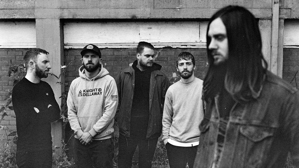 Az elefánt a szobában - megint itt egy új While She Sleeps-dal