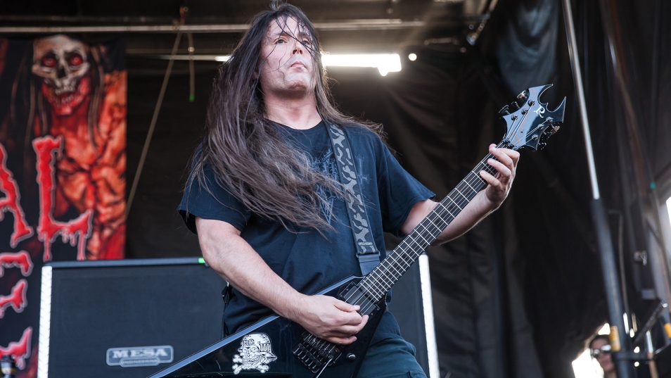 A Cannibal Corpse gitárosa betört az egyik szomszédjához, majd késsel támadt a rá kihívott rendőrökre, miközben a saját háza épp leégett