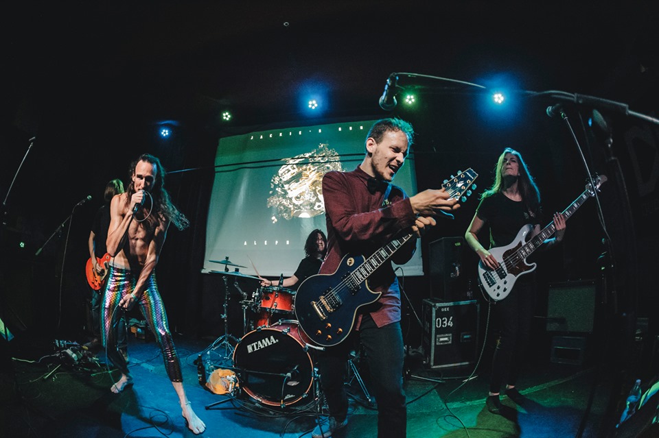 Újabb számot mutatott be a Jackie's Gun