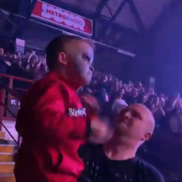 Mindenki imádja az óvodás kissrácot, aki légdobolt egy Slipknot-koncerten