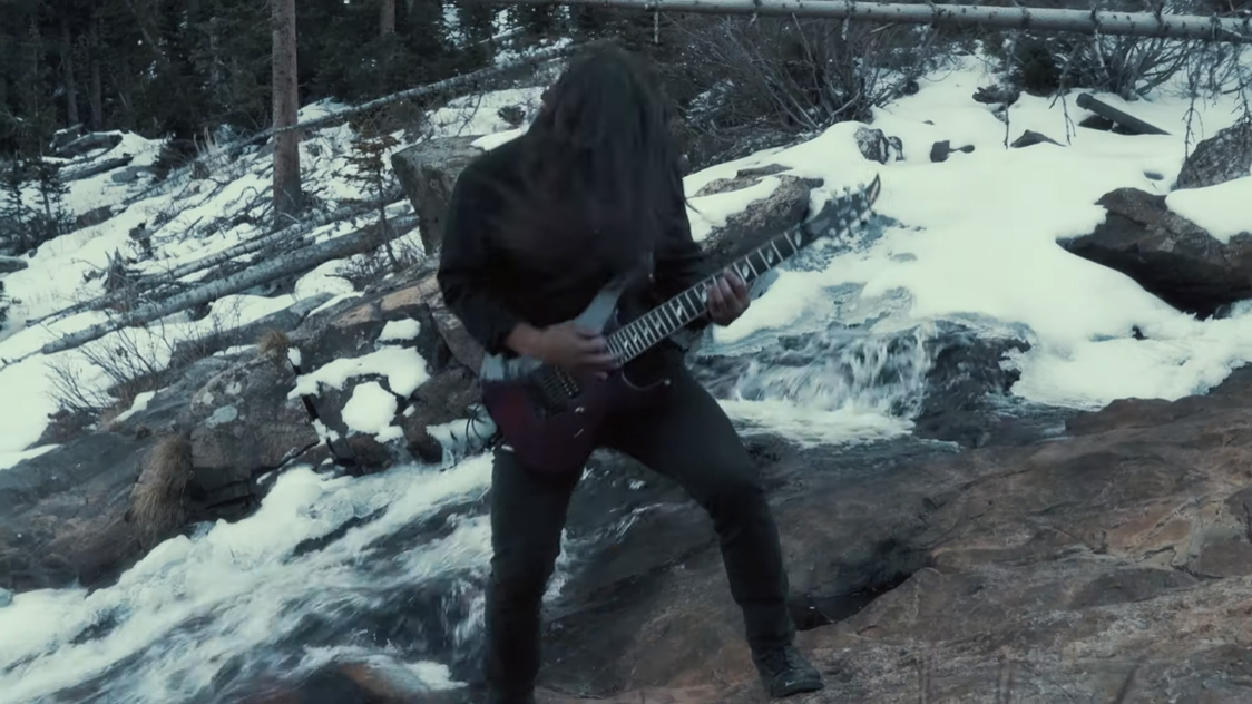 Nyolcperces számot dobott Nick Hipáék új bandája, a Mire