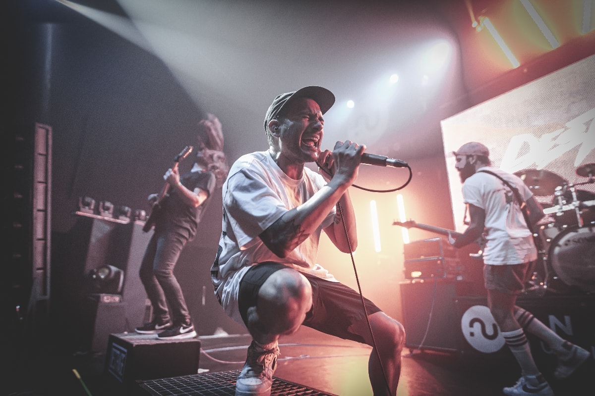 Feloszlik a Destrage