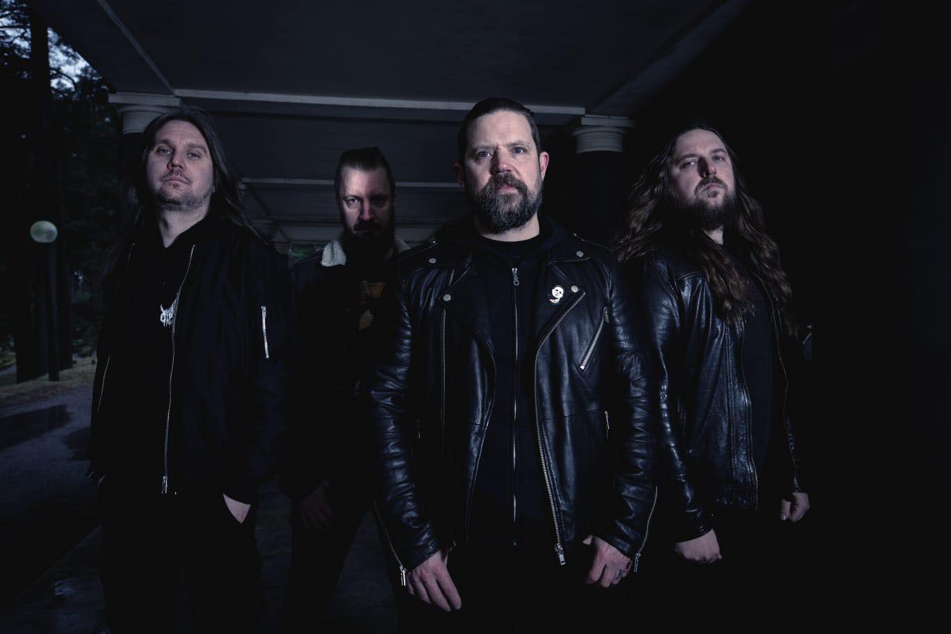 Még mindig bőgnek a láncfűrészek - Új dallal jelentkezett a Lik